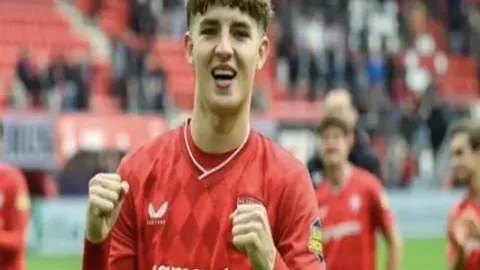 惊鸿一斩！第42分钟苏比门迪死角破网，阿森纳1-0力克桑德兰，领先优势初露锋芒！